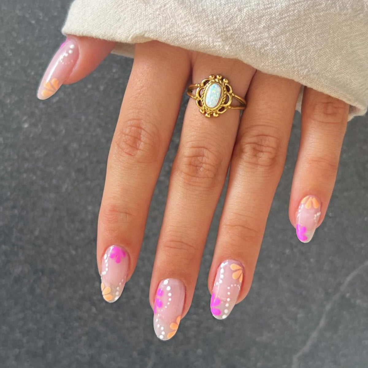 NAIL ART