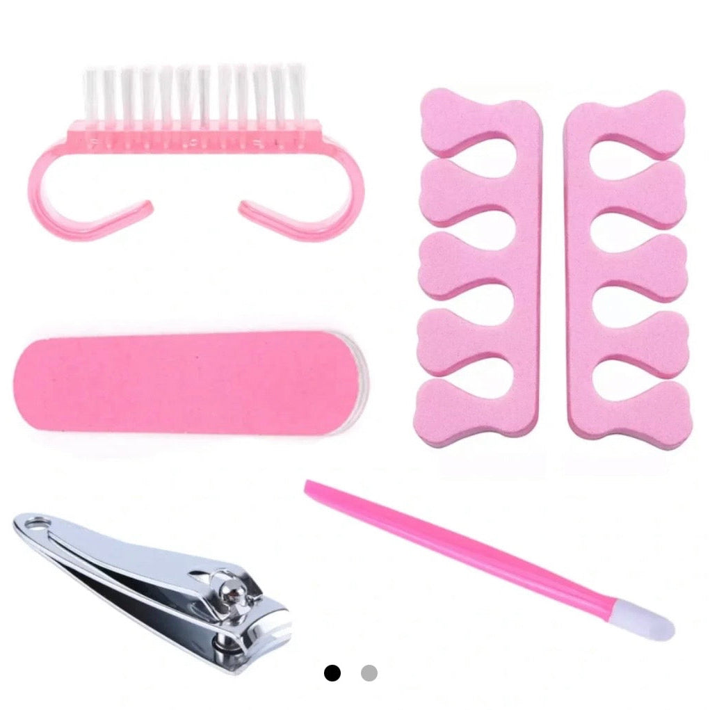 A 5 piece mini manicure set in pink and white