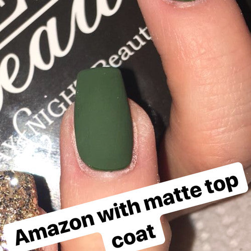 Matt top coat on top of green gel polish 