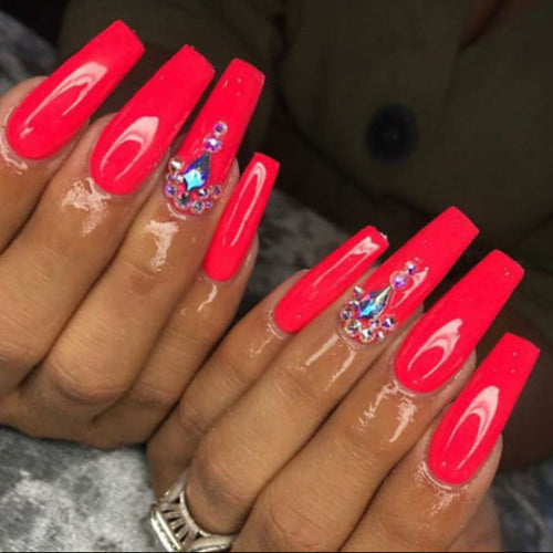 Nail set with bright colour